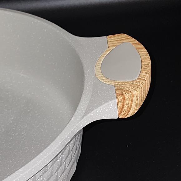 Deane And White Nonstick Cookware 11in Low Casserole Pan With Lid Beige 4.2QT - Picture 3 of 6